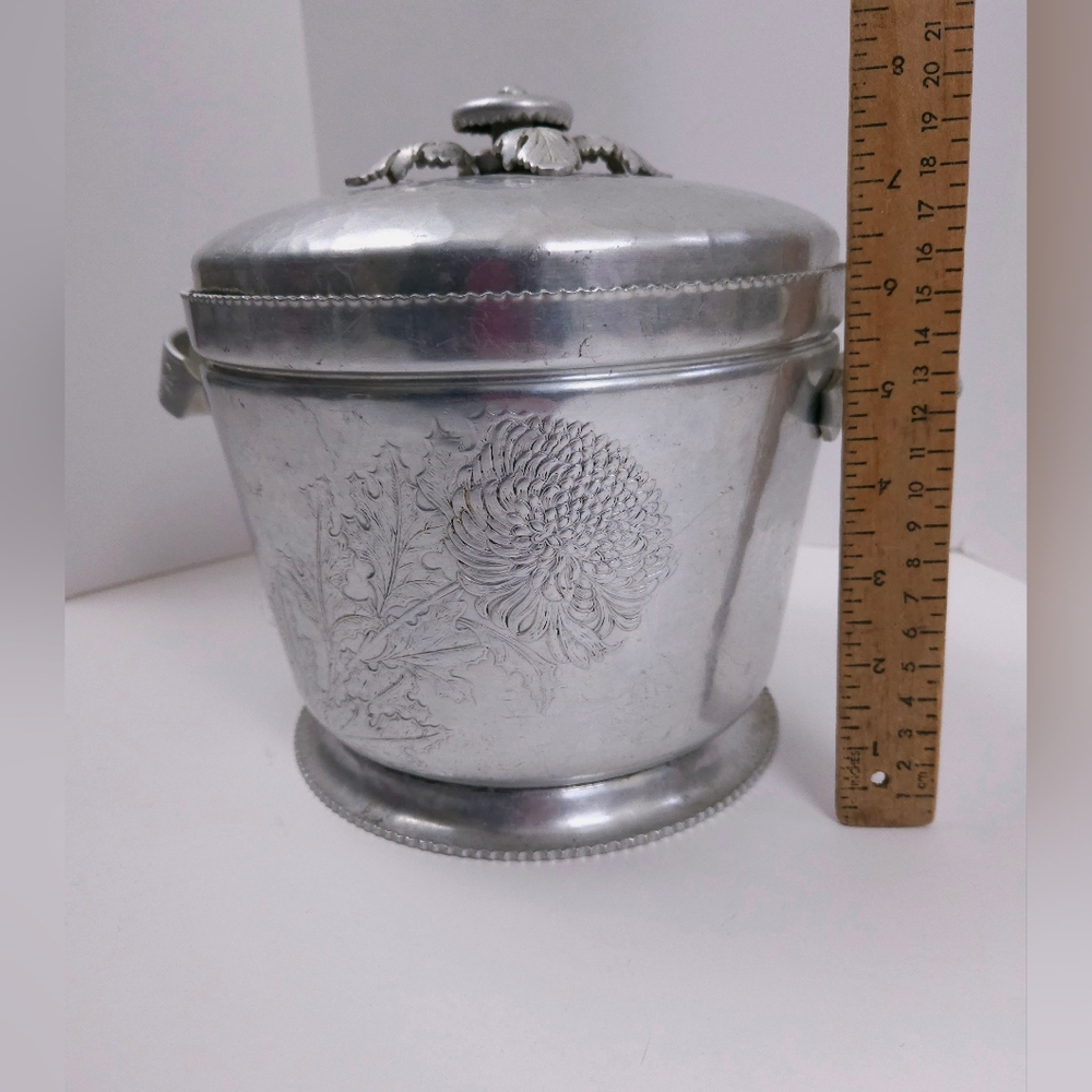 Vintage 1950s Continental Hammered Aluminum Chrysanthemum Ice Bucket - Picture 6 of 15